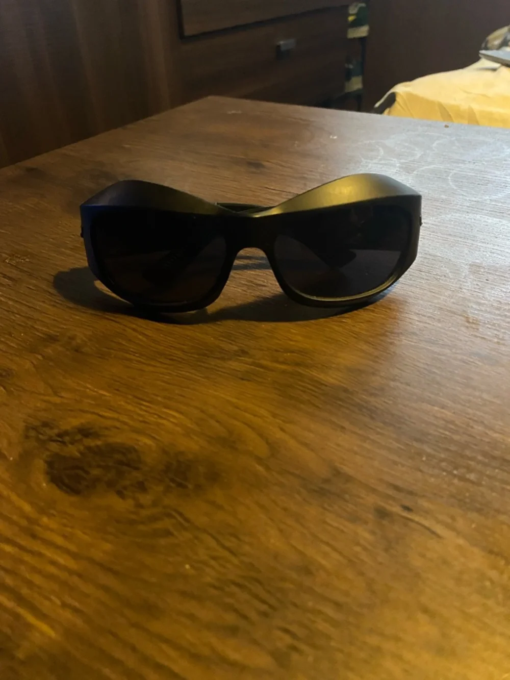 Black Wraparound Sunglasses Similar to balenciaga - Picture 4 of 4